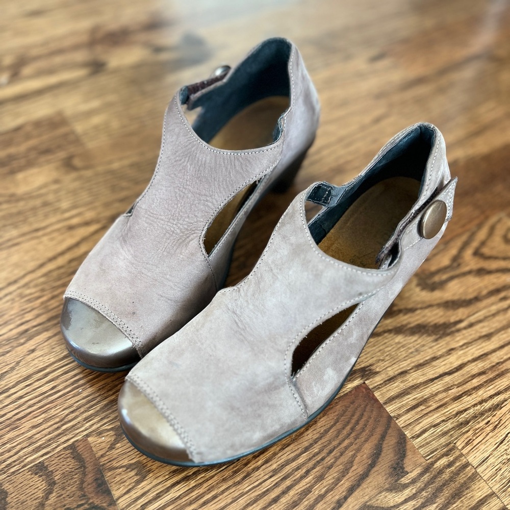 Naot Shoes Women 6.5 (EU 37) Ankle Heel straps